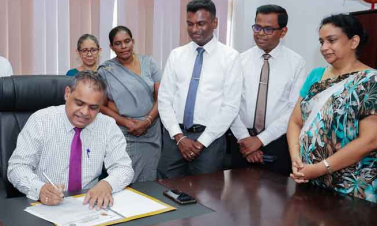 ජාතික අධ්‍යාපන ආයතනයේ නව අධ්‍යක්ෂ ජනරාල් වැඩ භාරගනියි 